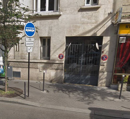 Parking à PARIS-17E