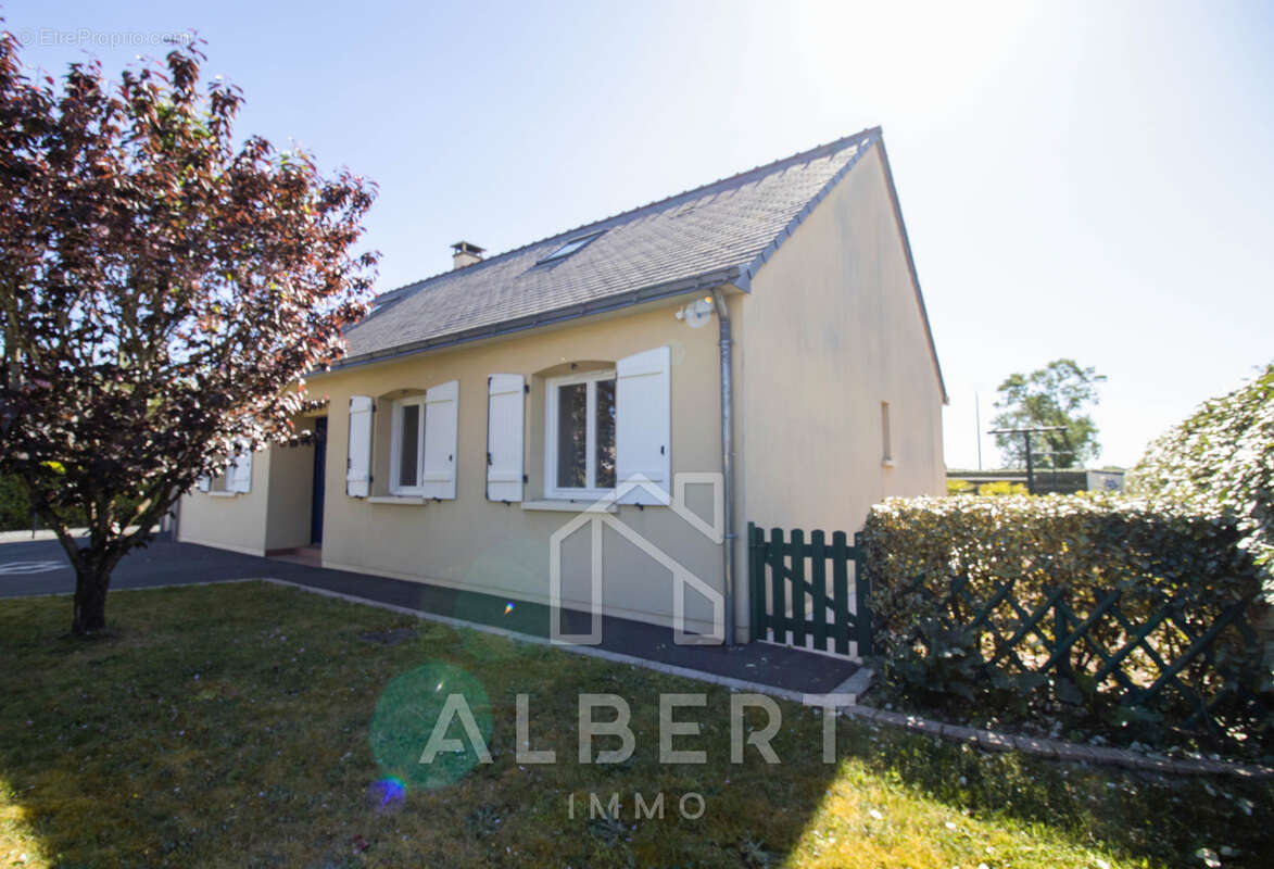 Maison à LONGUE-JUMELLES