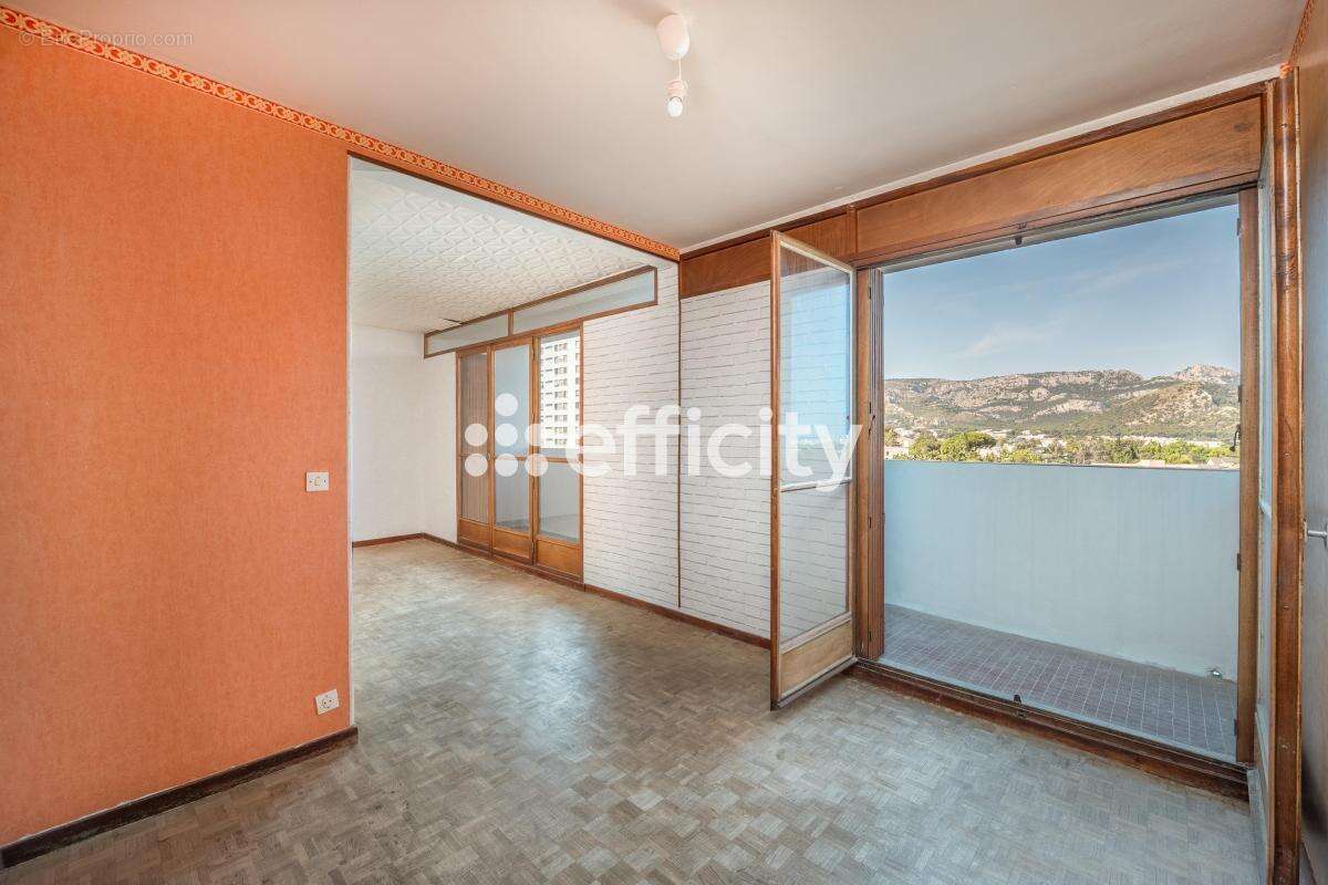 Appartement à MARSEILLE-9E