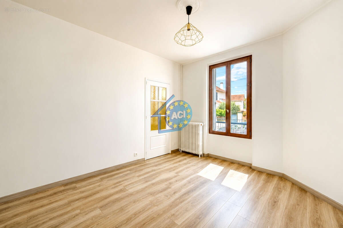 Maison bourgeoise Mantes-la-Jolie - 80 m² - 3 chambres - 450 m² terrain - photo 7