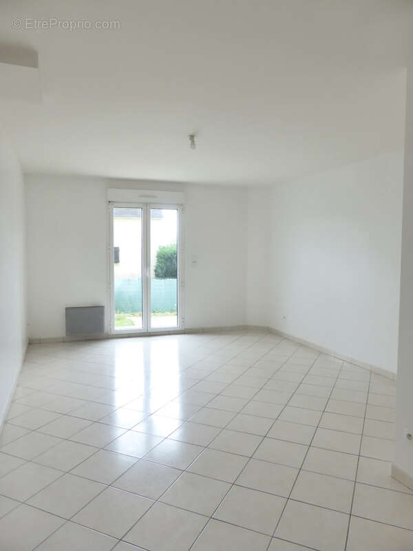 Appartement à COURSON-MONTELOUP