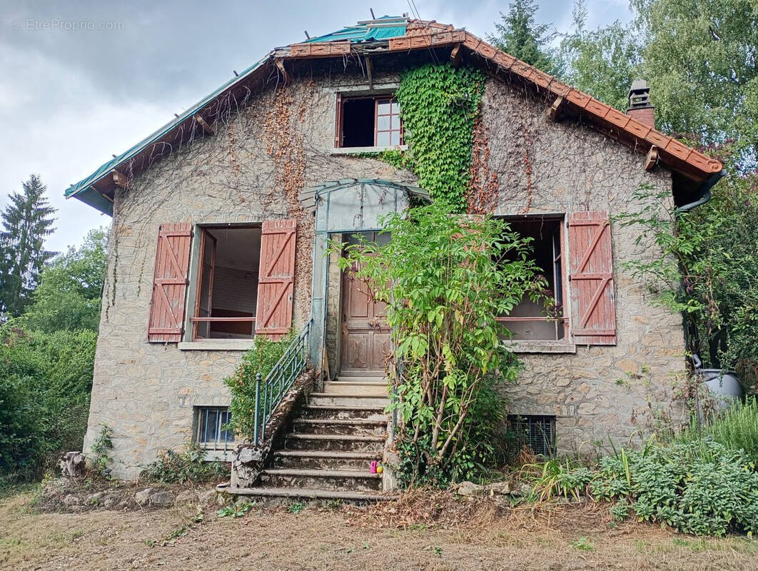 Maison à SAINT-HILAIRE-LE-CHATEAU