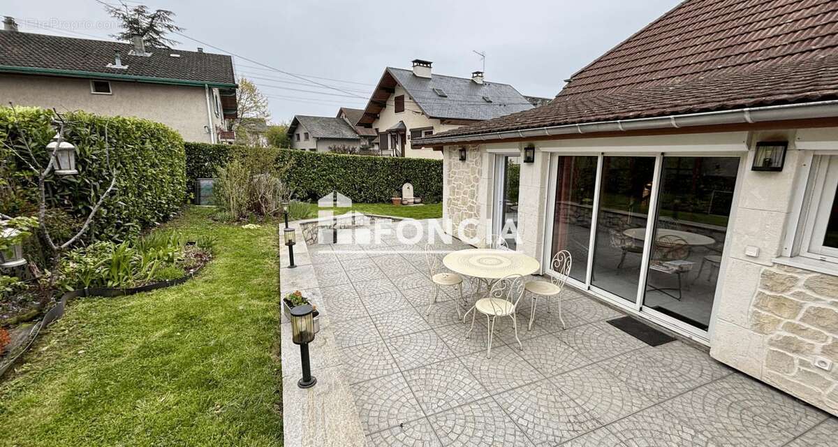Maison à MOUXY