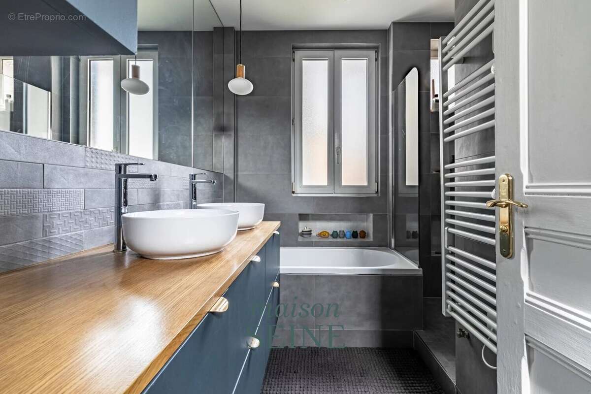 Appartement à COURBEVOIE