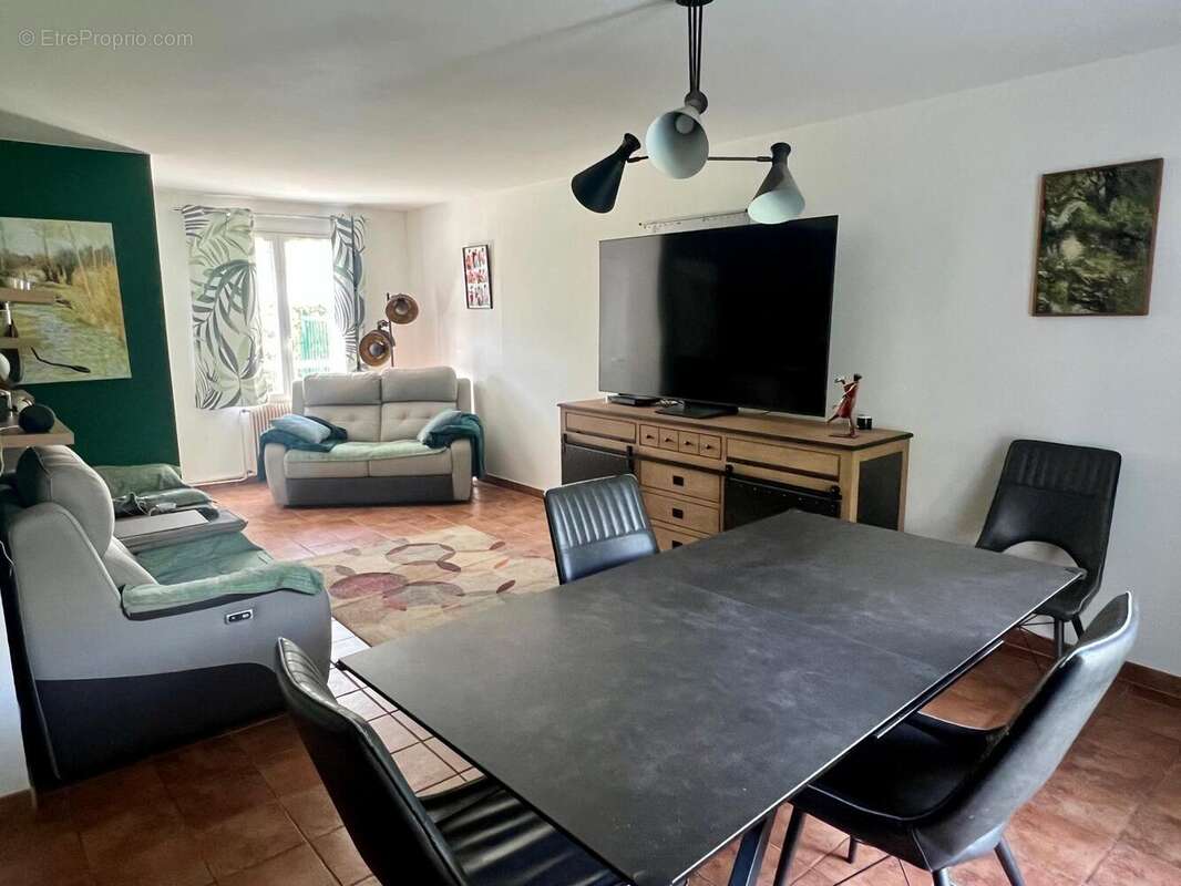 Photo 2 - Maison à SAINT-JEAN-D'ANGELY