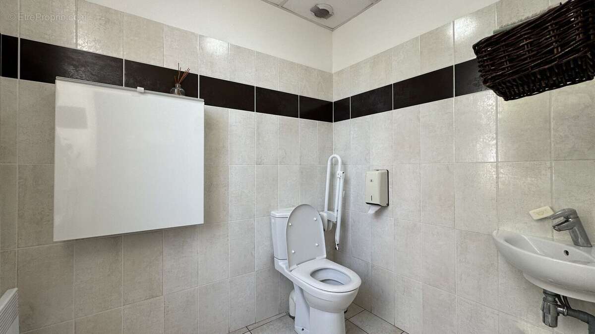 Ancien presbytère - 310m2 hab. potentiellement - photo 9