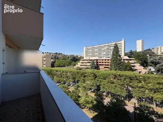 Appartement à SAINT-ETIENNE