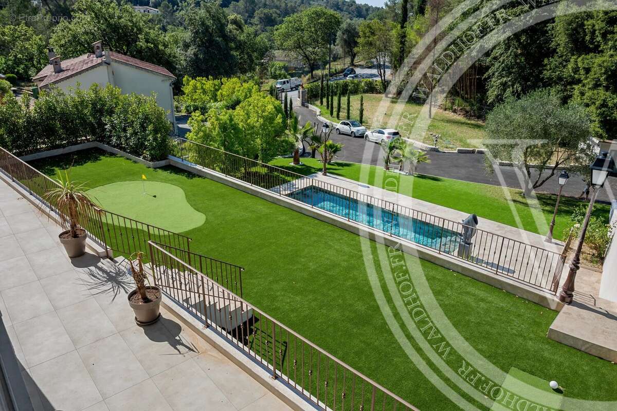 Maison à ROQUEFORT-LES-PINS