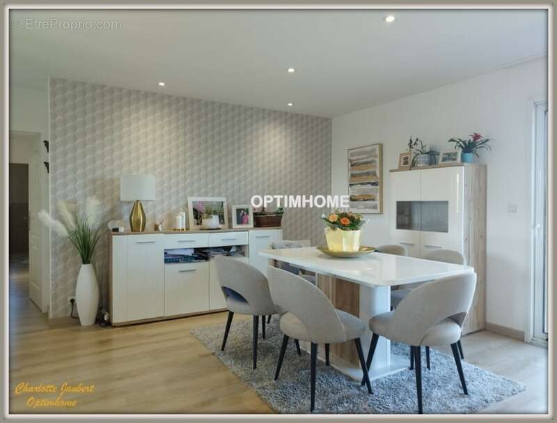 Maison à VILLEBOIS-LAVALETTE