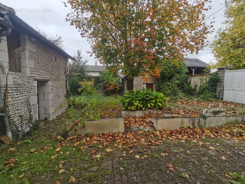 Maison à LA TOUR-SAINT-GELIN