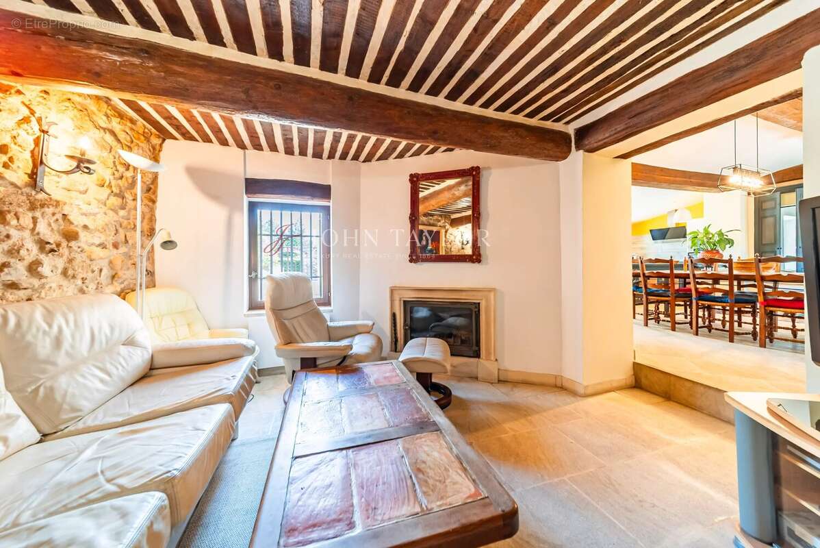Maison à BONNIEUX