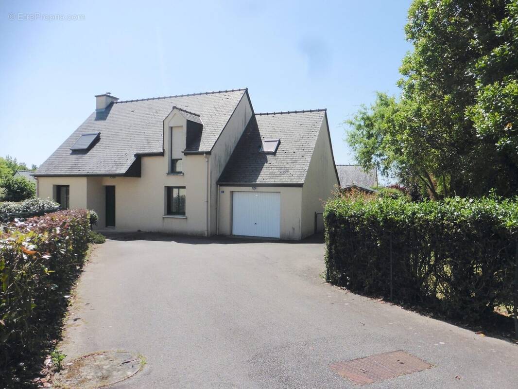 Maison à ARGENTRE-DU-PLESSIS