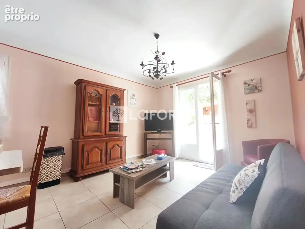 Maison avec deux appartements, jardin, terrasse et garage, idéale pour un projet familial ou locatif - photo 4