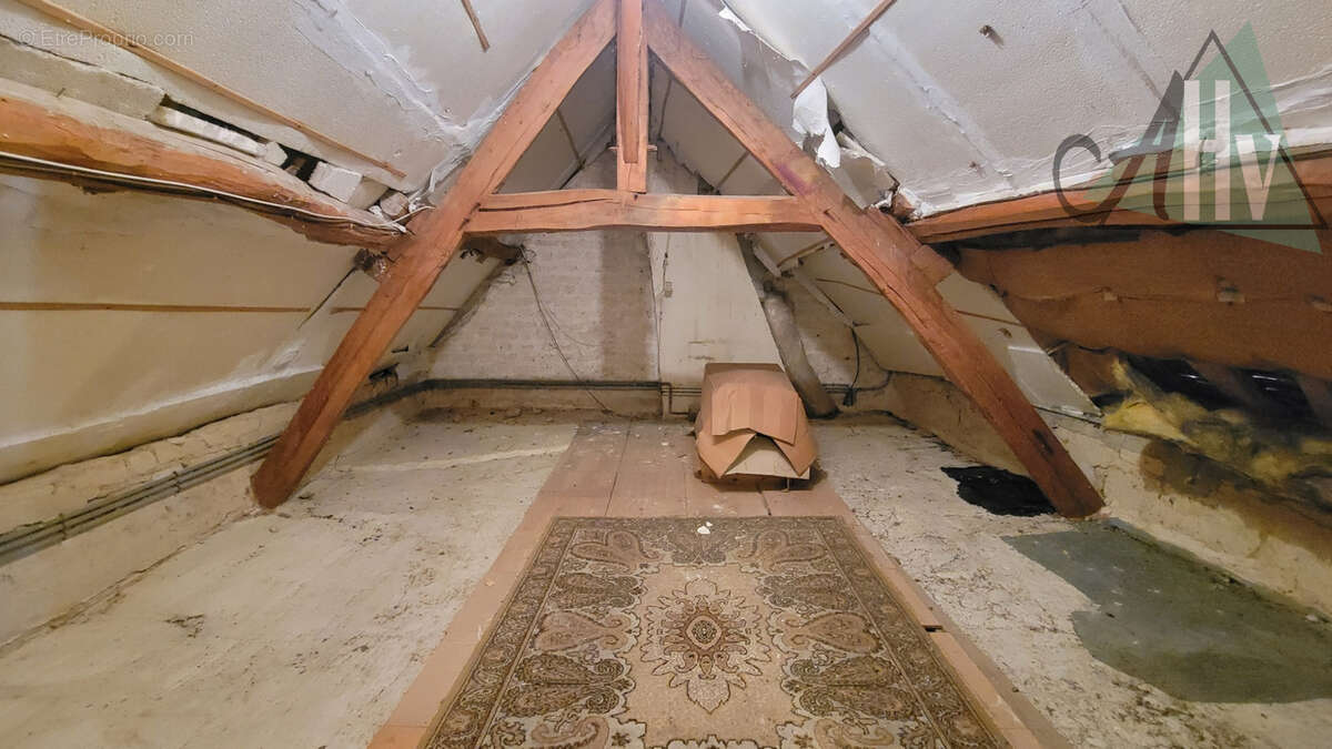 Maison ancienne pleine de charme - 104 m2 - Terrain clos de 515 m2 - 124 200 € - photo 10