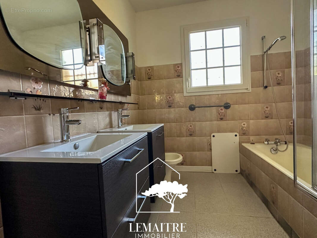 Maison à LES MATHES