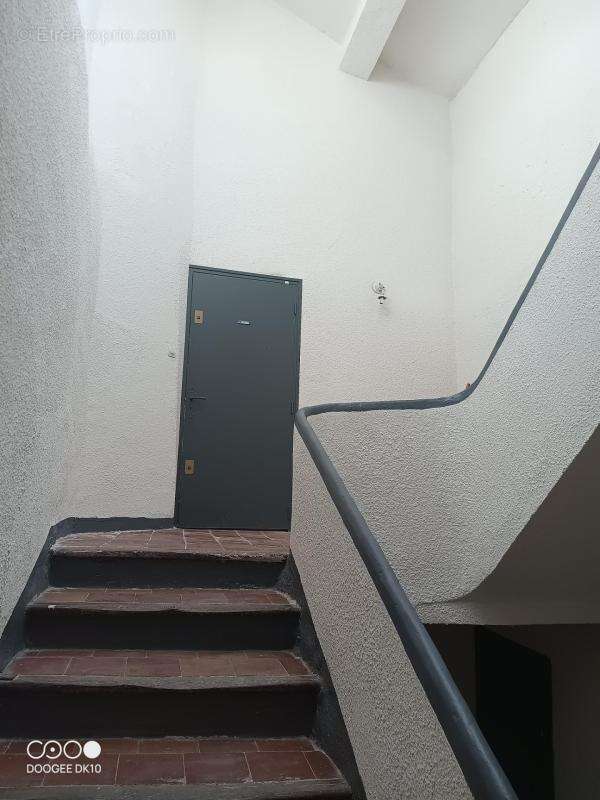 A vendre appartement  2 pièces traversant de 40m2, en dernier étage - PERTUIS (84) - photo 2