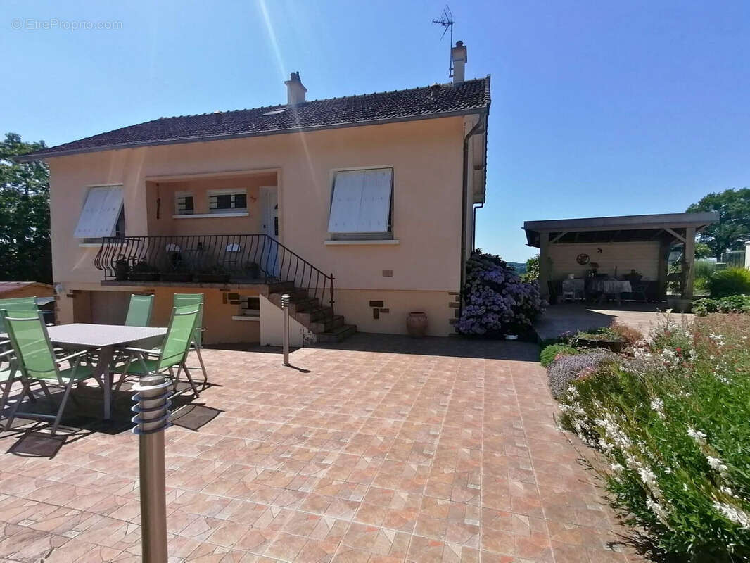 Maison à PEYRAT-DE-BELLAC