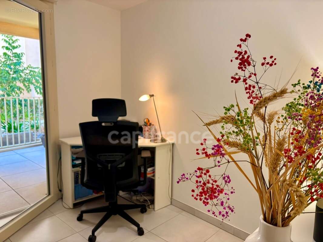 Appartement à vendre 4 pièces HYERES (83) - Plain pied - 2 parkings - 2 terrasses - photo 13