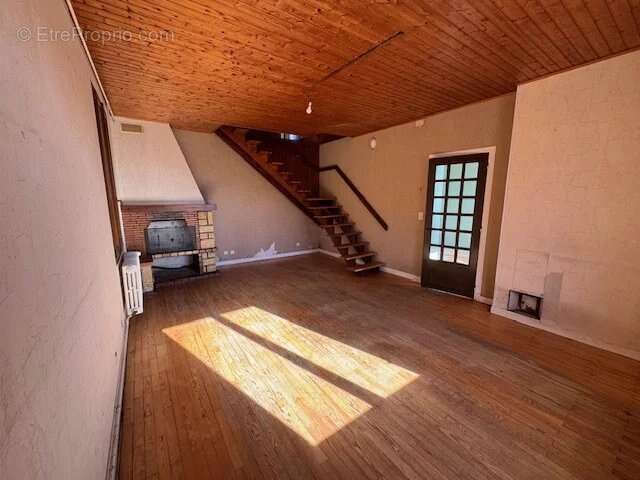 Maison à PRUNIERES