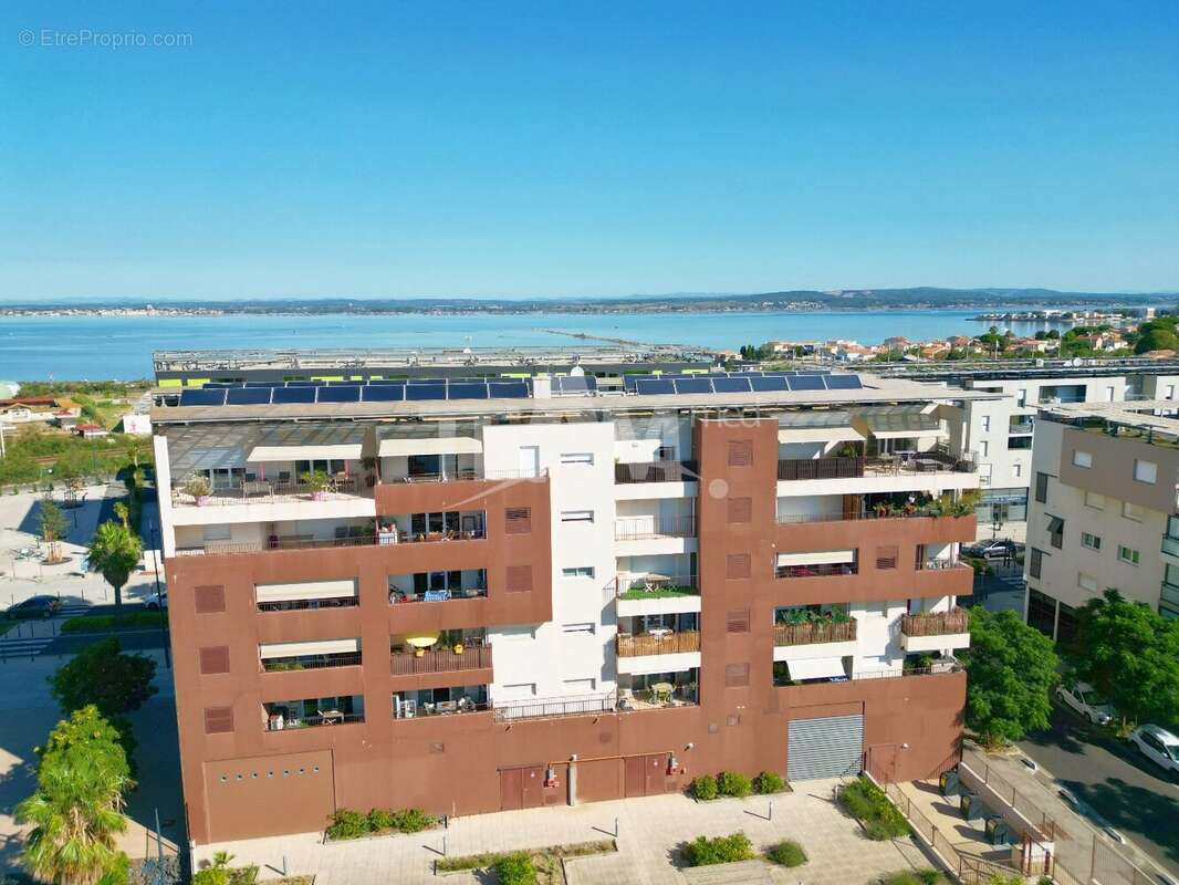 Sète  t3 avec terrasse, vue dégagée et parking - photo 11