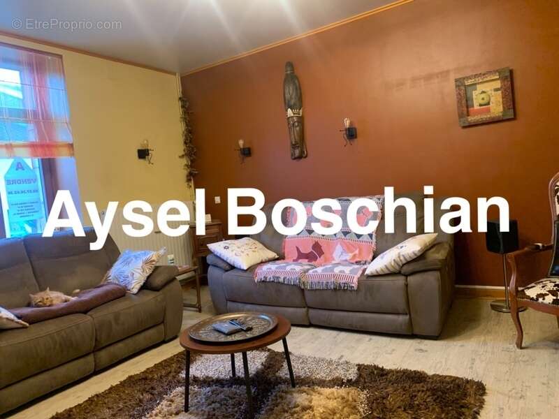 Maison à VIVIERS-SUR-CHIERS