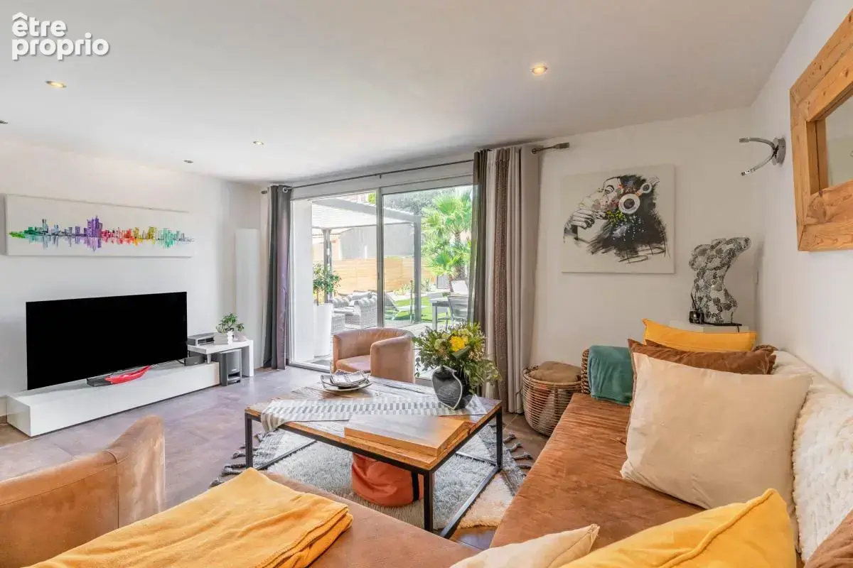 Maison de charme rénovée avec piscine chauffée et jardin à vendre a sanary-sur-mer - photo 14