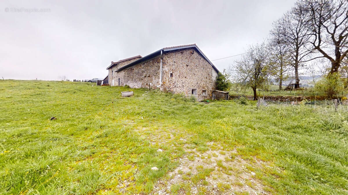 Maison à SAINT-JULIEN-MOLHESABATE