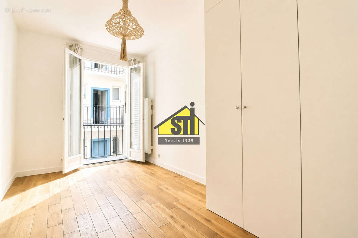 Appartement à PARIS-14E