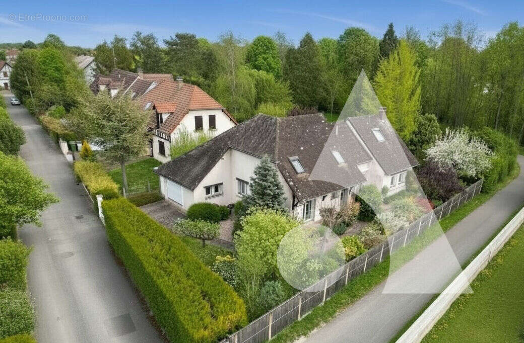 Maison d'architecte 170 m² - Secteur calme et recherché - Saint-Julien-les-Villas - photo 2