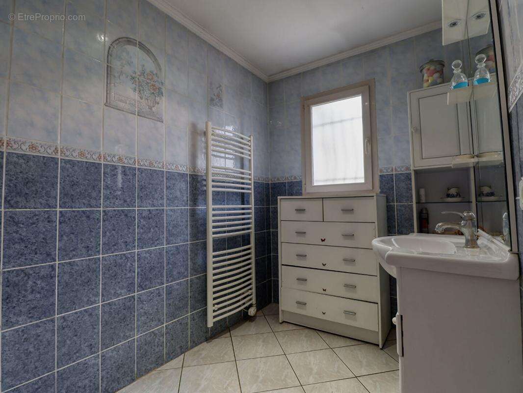 Maison de plain-pied de 110 m² - 3 chambres - Garage - Véranda -Terrain de 682 m² - photo 11