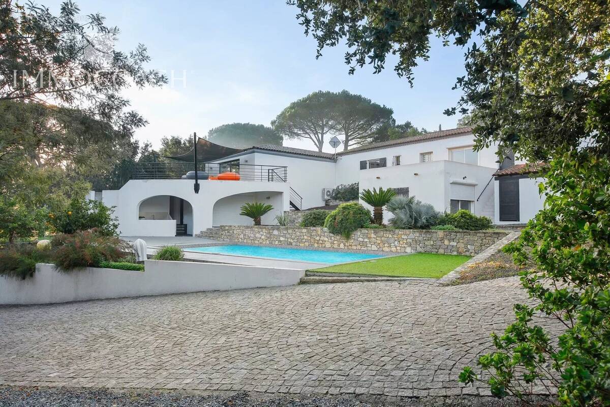 Maison à BORMES-LES-MIMOSAS