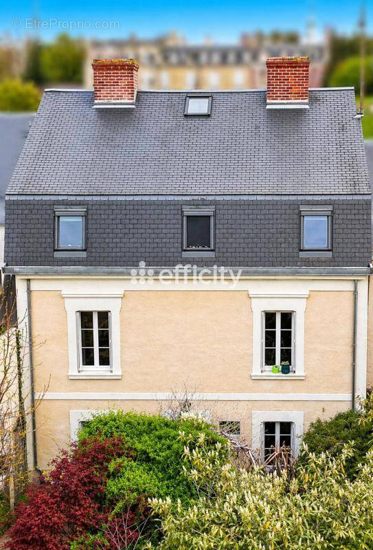 Maison à NEUILLE-PONT-PIERRE