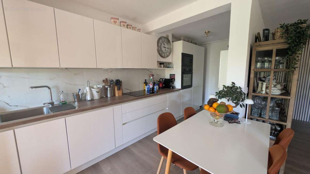 Grand t2  avec terrasse parking et cave . emplacement exceptionnel au c?ur de boulouris - photo 9