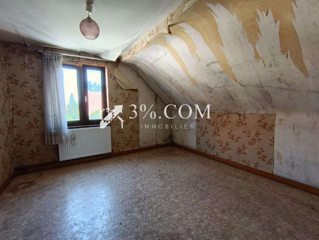 Maison des annees 1950  de 105m2 a renover avec dependances - photo 9