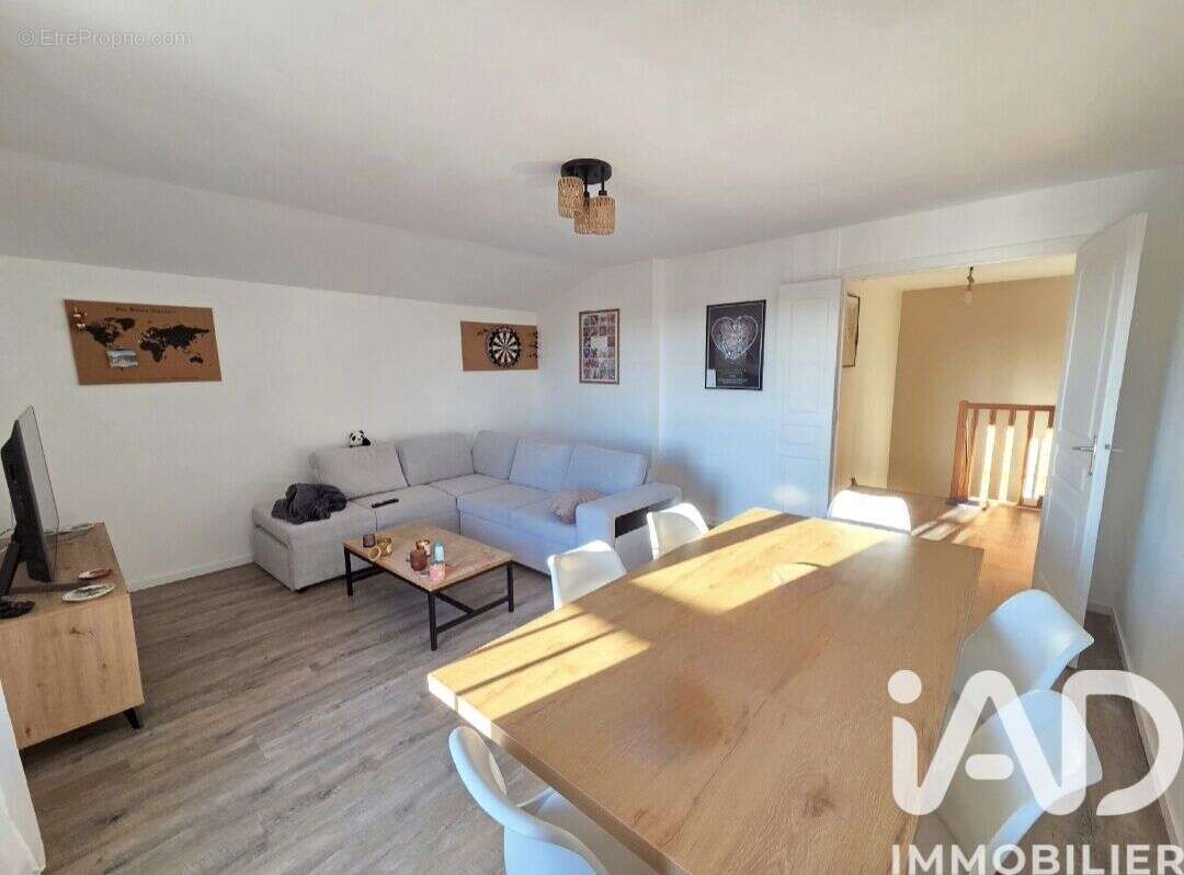 Photo 2 - Appartement à LA CHAPELLE-SAINT-LUC