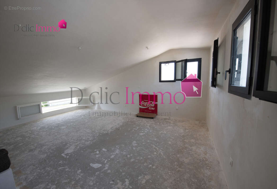 SOULLANS -Maison familiale de 160m2 habitable - 6 chambres - terrain de 1584m2 - centre ville - photo 9