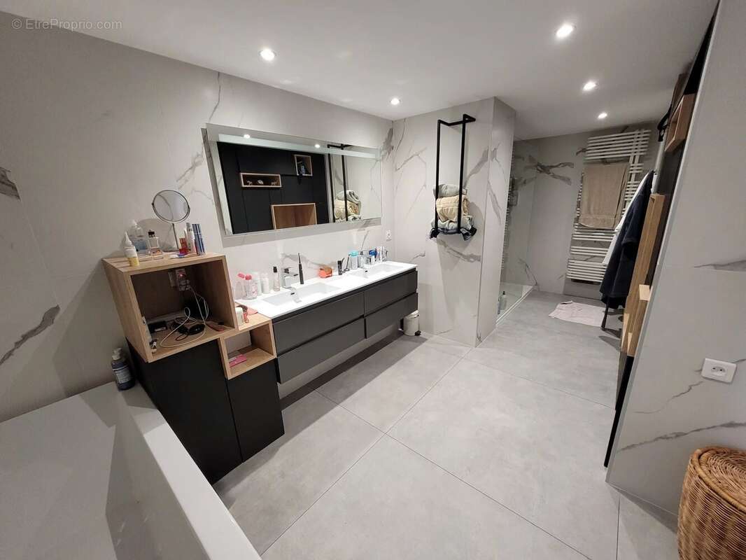 Appartement de standing en plein centre-ville - 5 pièces - 132.77 m² - photo 9