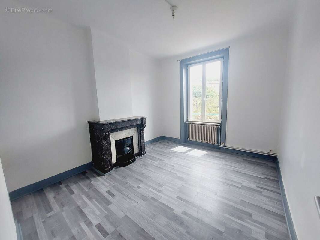 Photo 3 - Appartement à SAINT-PRIEST-EN-JAREZ