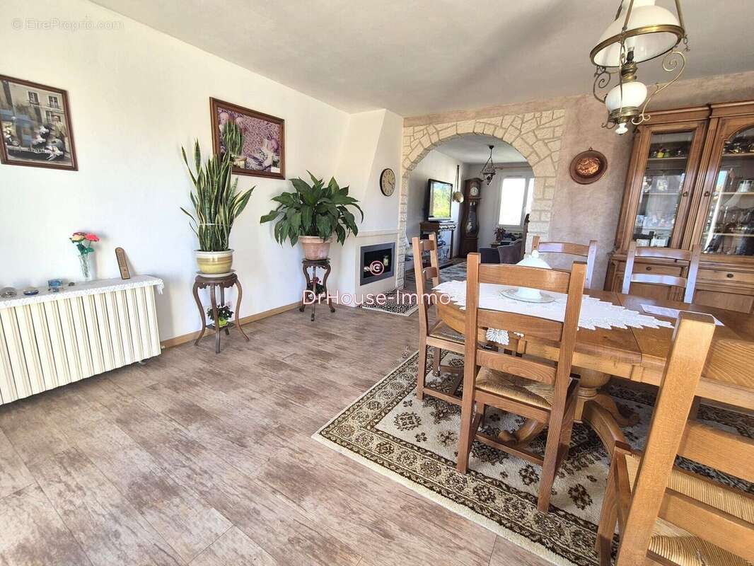 Maison à CRECY-LA-CHAPELLE