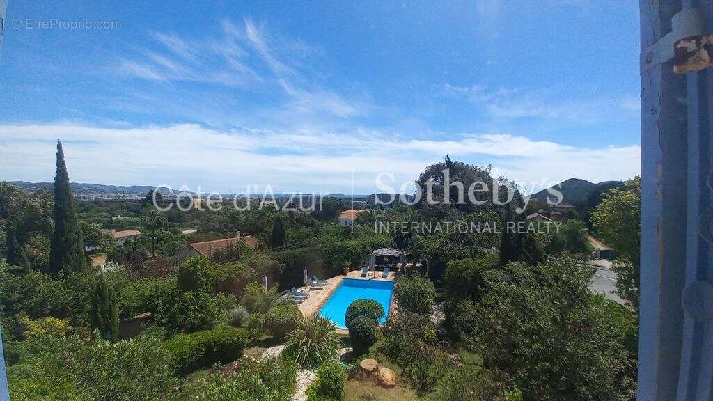 Maison à MANDELIEU-LA-NAPOULE