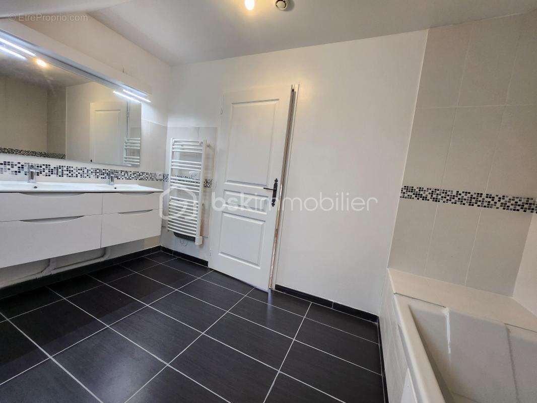 Maison à GRAND-CHAMP