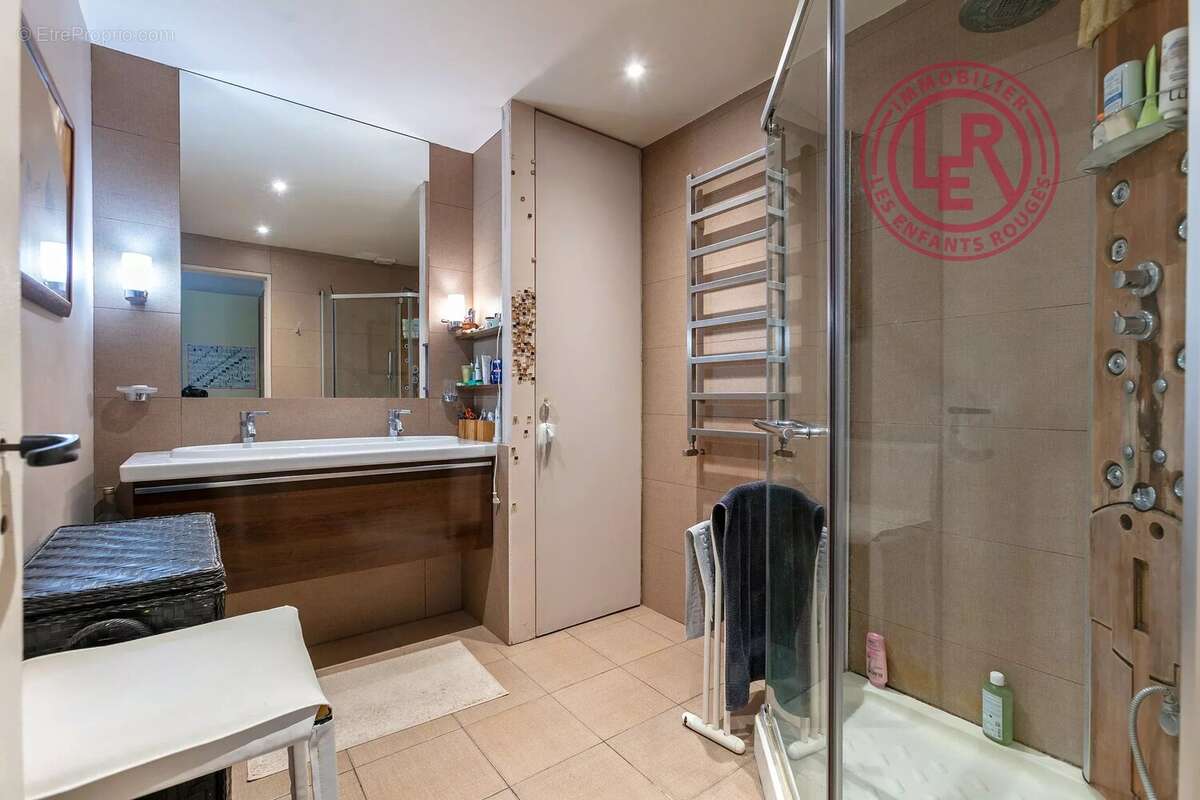 Appartement à PARIS-14E