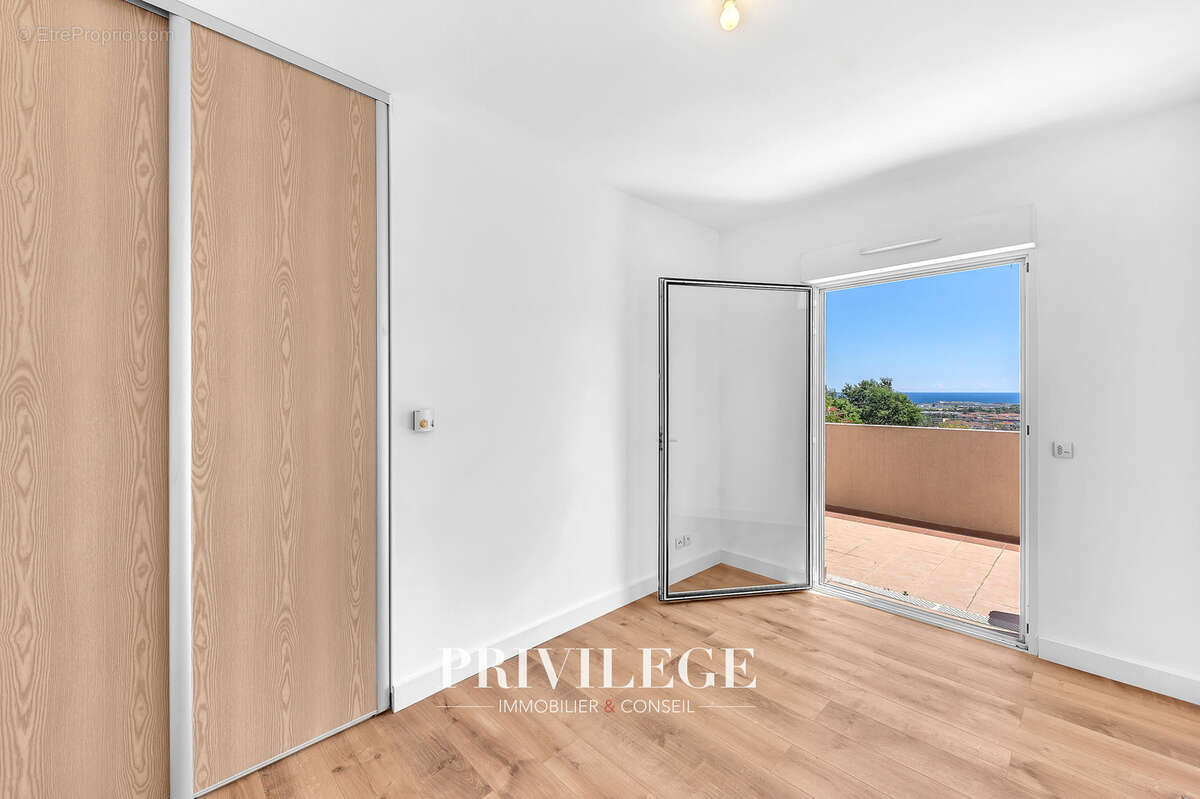 Appartement à MANDELIEU-LA-NAPOULE