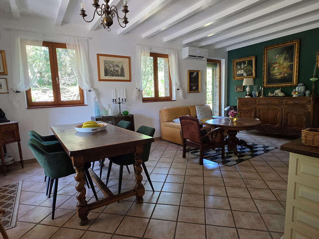 Maison en pierres sur terrain de 2250 m² - photo 4