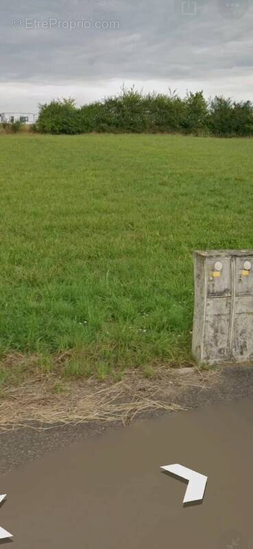 Terrain à CHAILLY-LES-ENNERY