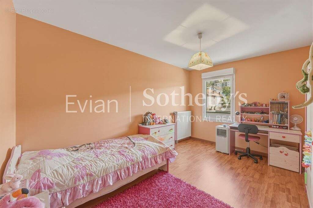Evian centre ville appartement t4 vue lac - photo 8