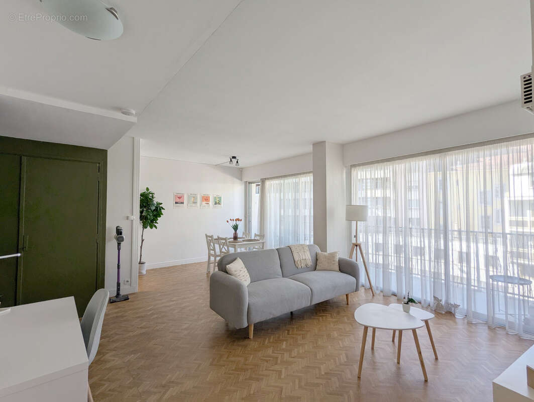 Appartement à vendre 3 pièces GRENOBLE (38) - Bel appartement de 54 m² avec cave et garage, au centre de Grenoble - photo 6