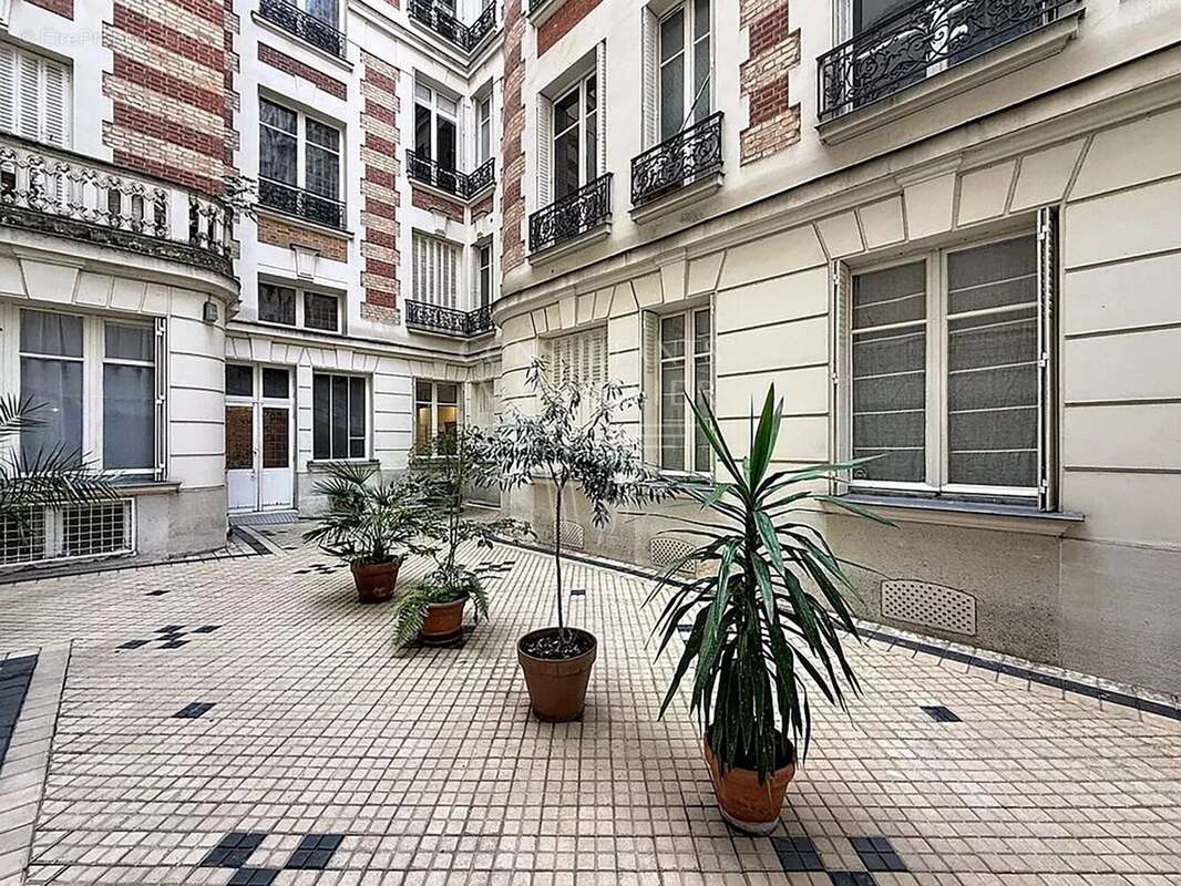 Appartement à PARIS-7E