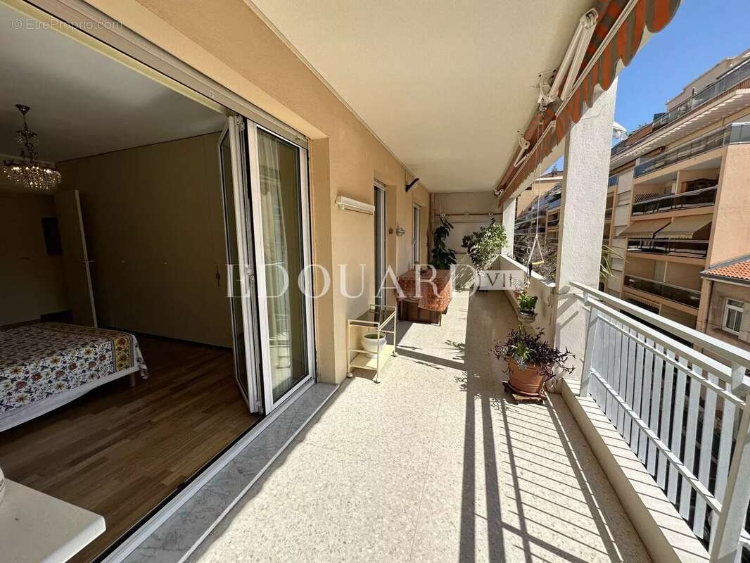 Spacieux deux pièces en excellent état avec splendide terrasse, cave et grand parking en sous-sol - photo 17