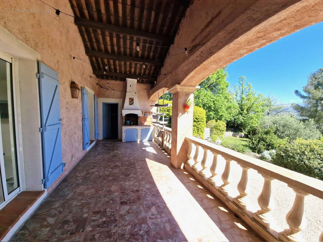 Maison à TOURRETTES